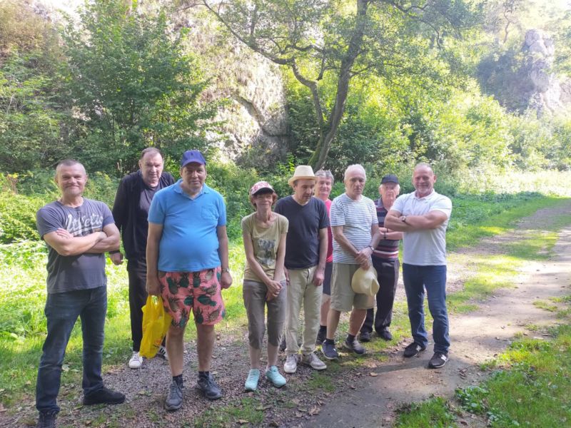 mieszkańcy w Dolinie Mnikowskiej