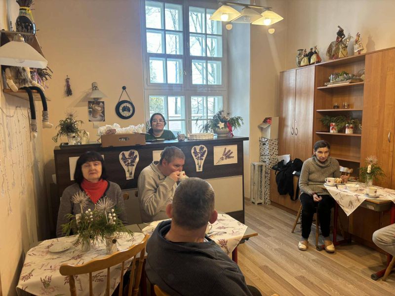 w lawendowej kawiarence