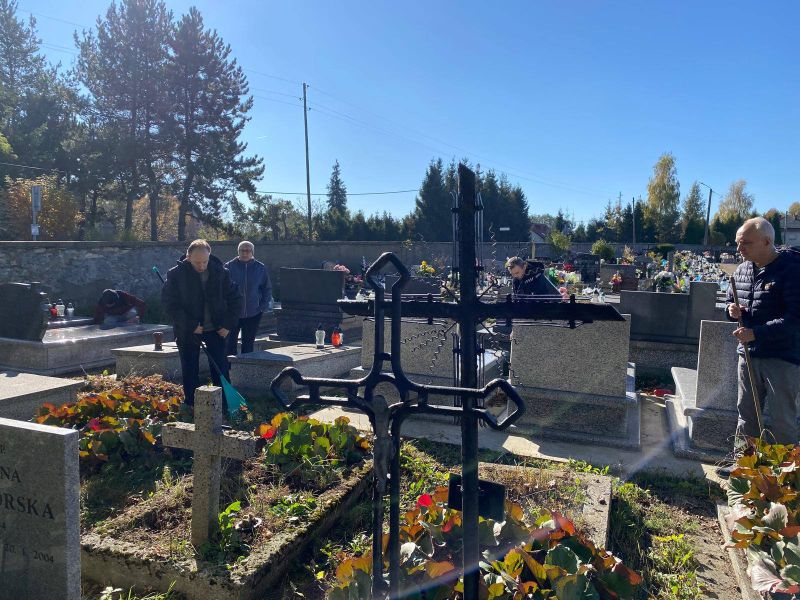 porządkowanie grobów