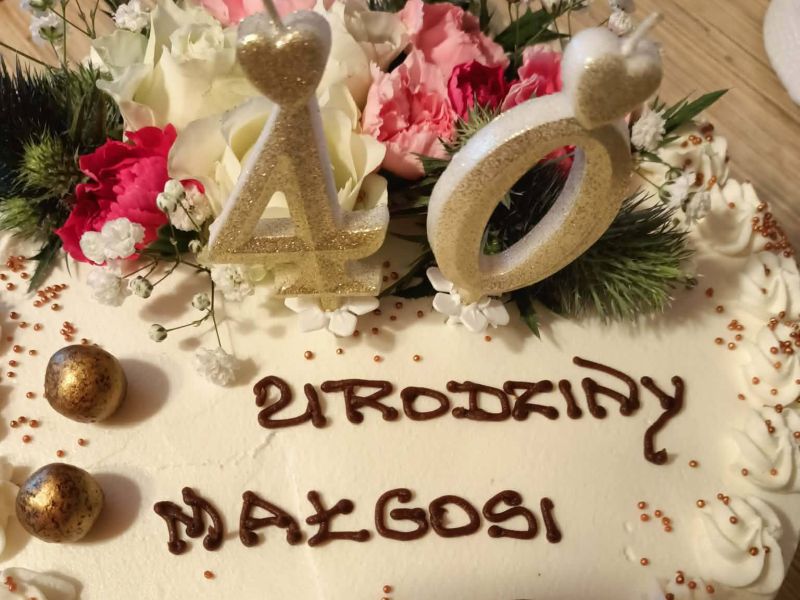 świetowanie z tortem