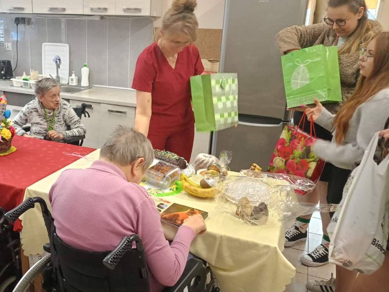 uczniowie w Naszym Domu