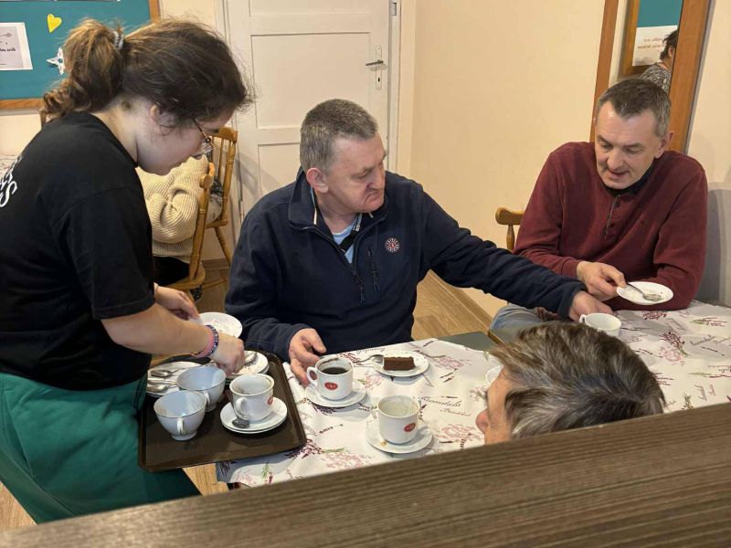 w lawendowej kawiarence