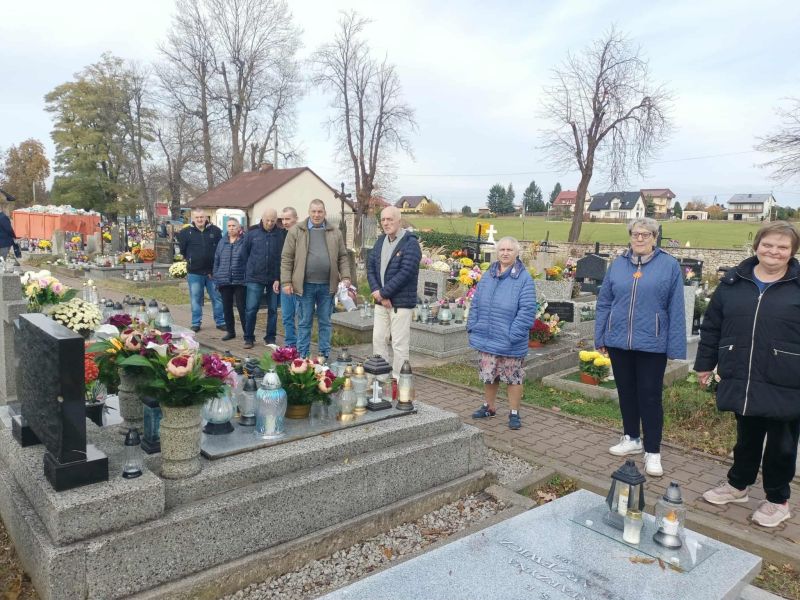 wizyta na cmentarzu parafialnym